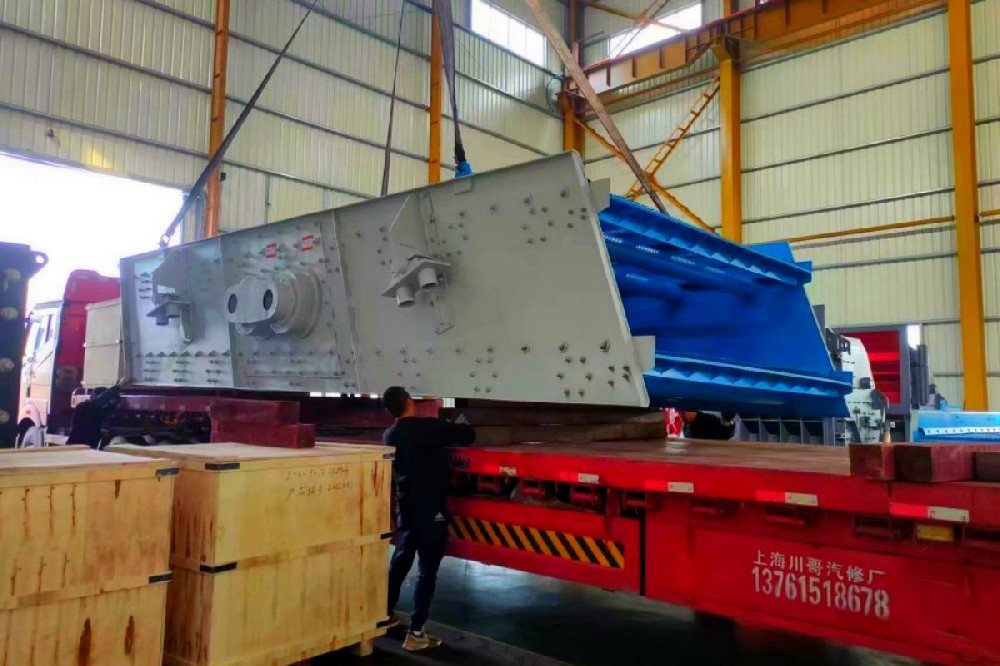 2YK3072振动筛发往湖南客户