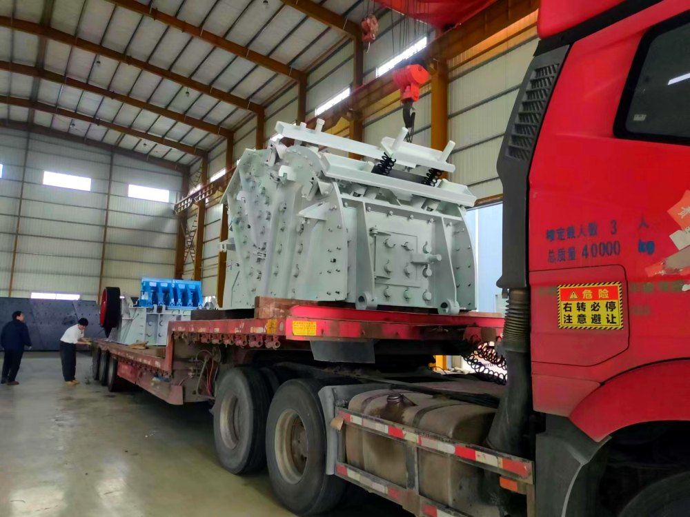 反击式破碎机发货至湖南耒阳