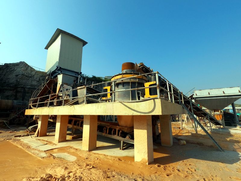 制砂生产线中如何挑选配置制砂机