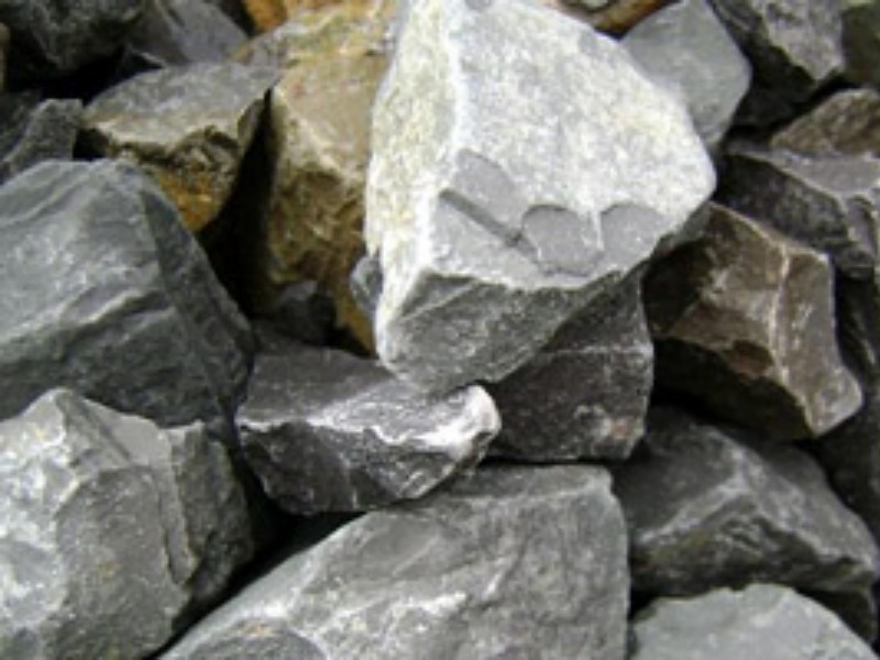 石头制砂选材指南：探索哪些石头适合制砂及生产线配置策略