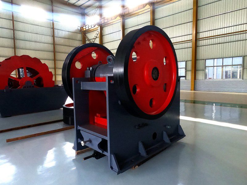 时产300吨鄂破机+圆锥破碎机组合：软硬石料破碎利器